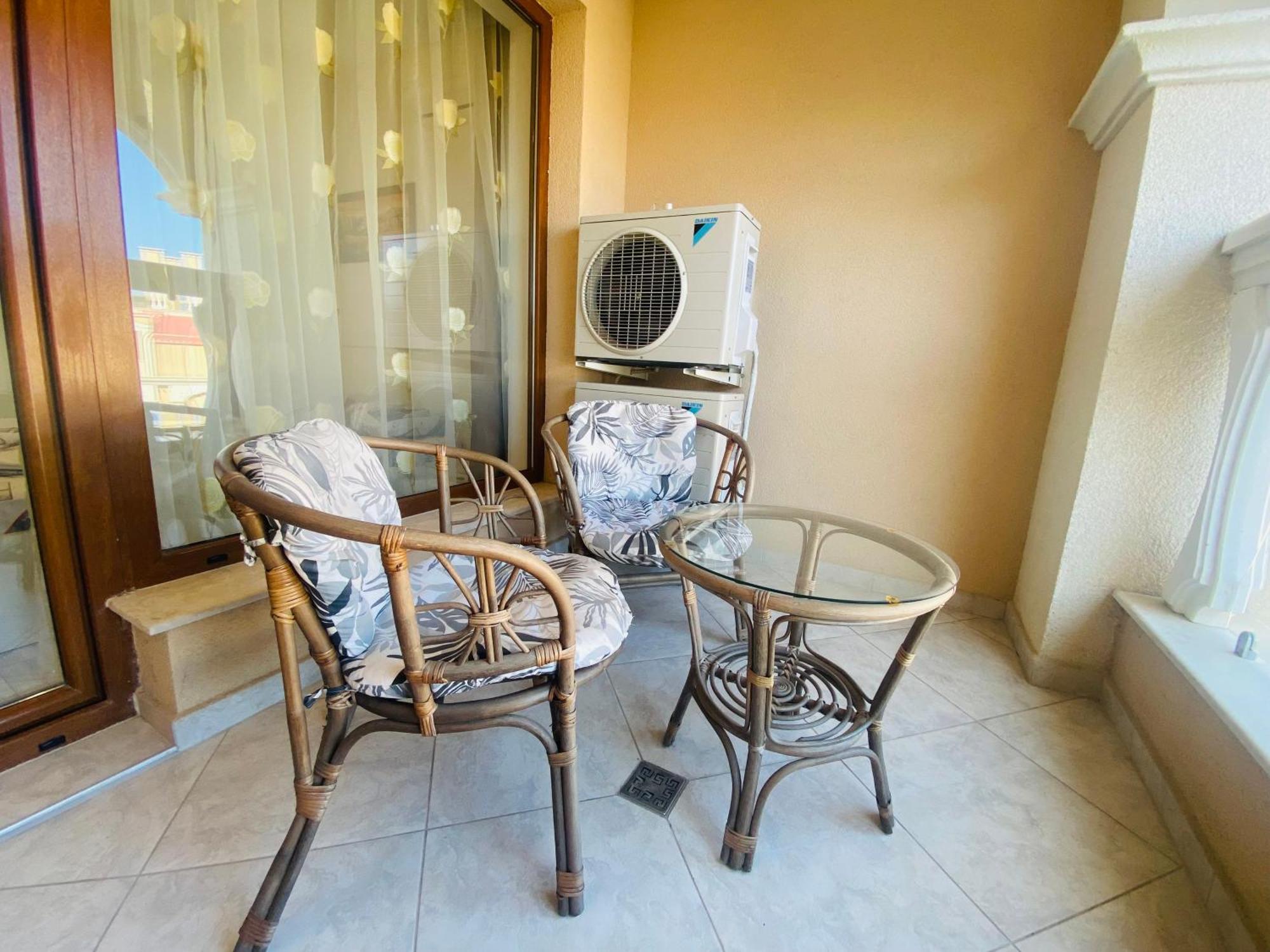 1Bd Ap In La Mer Complex Private Beach And Pool Golden Sands Exteriör bild